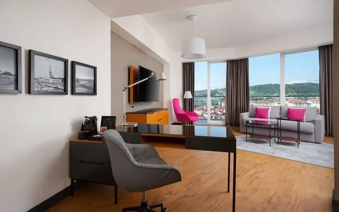 Junior Süit, Dağ Manzaralı