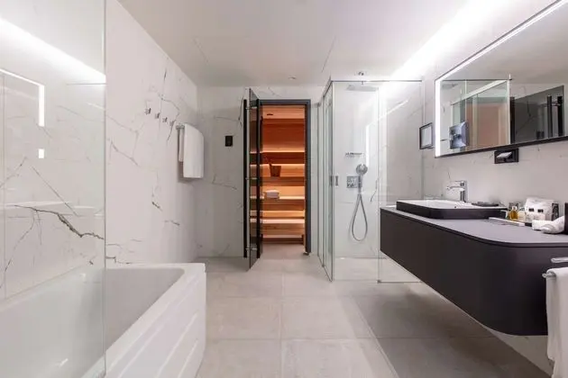 Junior Süit, Sauna