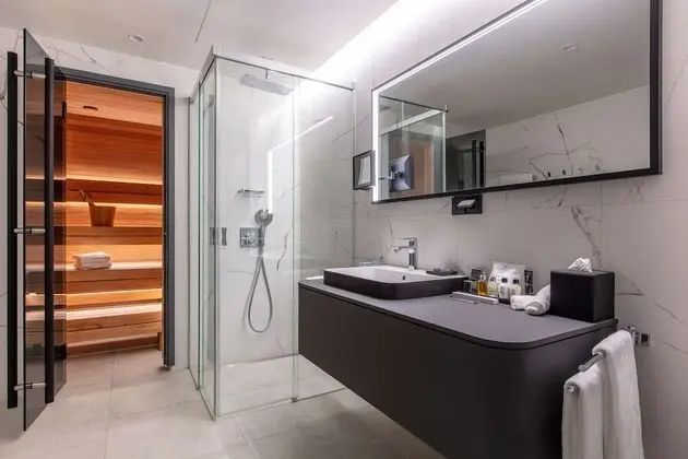 Junior Süit, Sauna