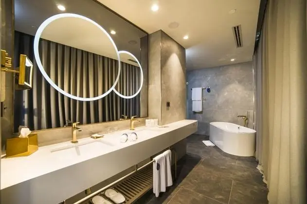 One Bedroom Suite, Orman veya Şehir Manzaralı