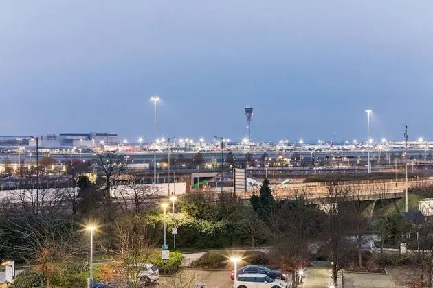 Standard Oda (Airport View)