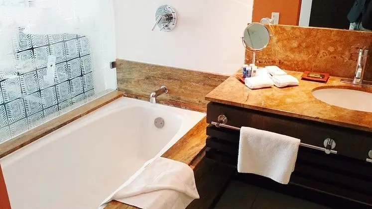 Deluxe Oda, 1 En Büyük (King) Boy Yatak, Deniz Manzaralı