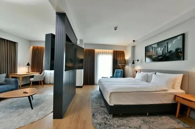 Suite-Iki Yatak Odalı, Kısmı Deniz veya Havuz Manzaralı