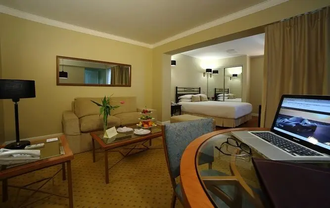 Junior Suit Queen Size Bed