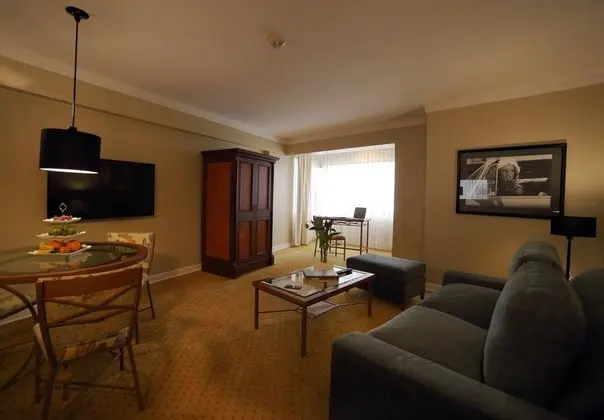 Suit Executive King Bed