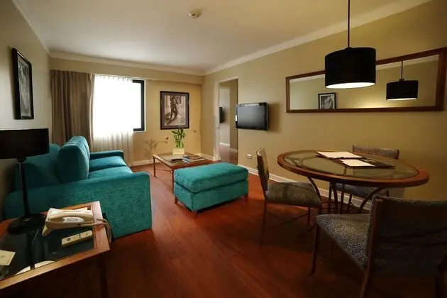 Suit Executive Queen Bed