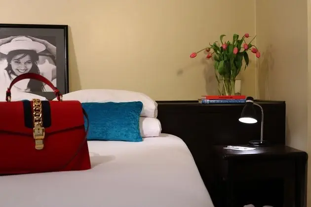 Suit Executive Queen Bed