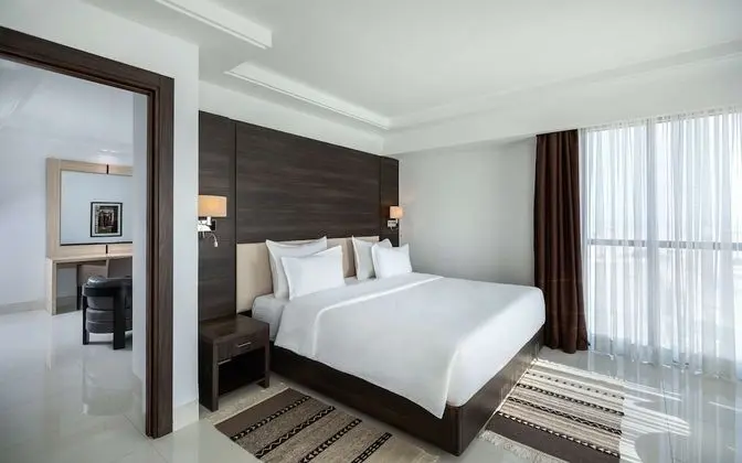 Junior Oda, Şehir Manzaralı