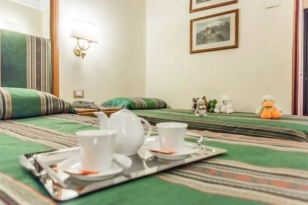 Üç Kişilik Oda