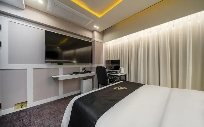 Oda (Deluxe (65" TV Netflix/Disney et)