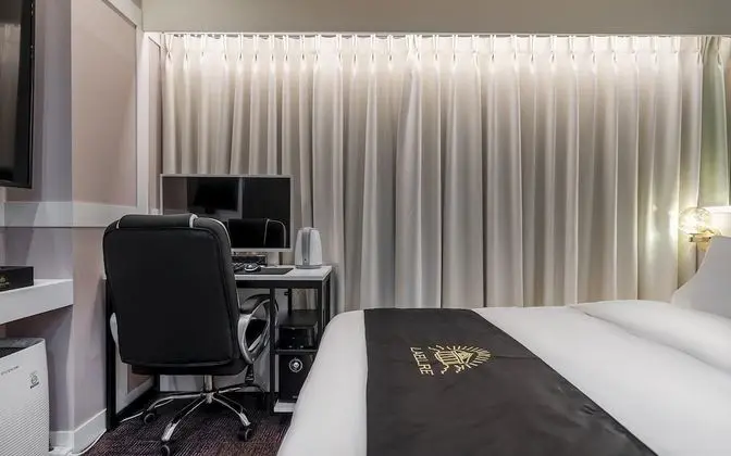 Oda (Deluxe (65" TV Netflix/Disney et)