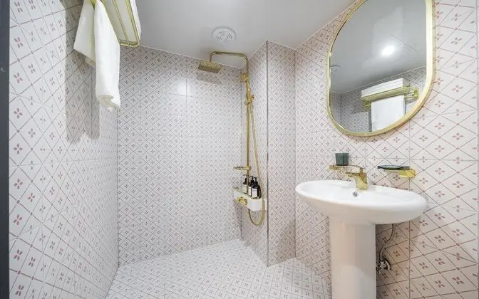 Oda (Deluxe (65" TV Netflix/Disney et)