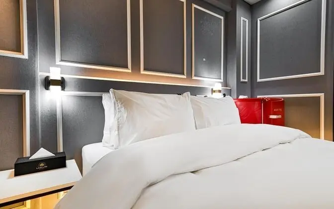 Oda (Deluxe (65" TV Netflix/Disney et)