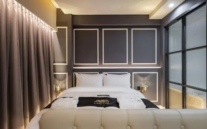 Oda (Suite Room (85-inch TV Two Person Jet)