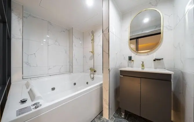 Oda (Suite Room (85-inch TV Two Person Jet)