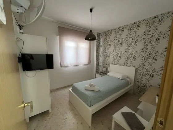 Basic Tek Kişilik Oda, Ortak Banyo (B)