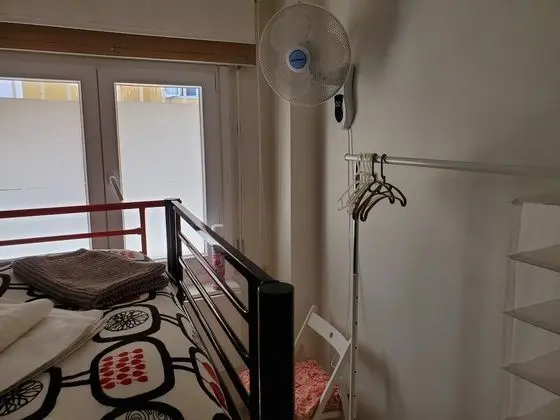 Basic Üç Kişilik Oda, Ortak Banyo