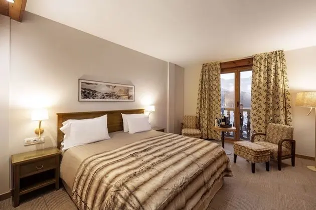 Premium Oda (Occitania, with View, 3 Adults)