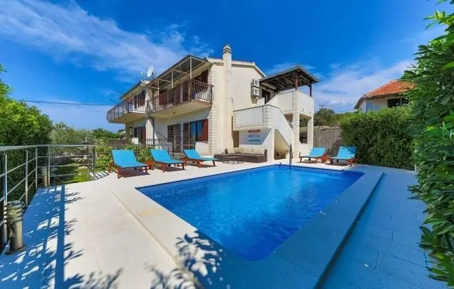 Ev (Rafaeli - with pool - H(8))