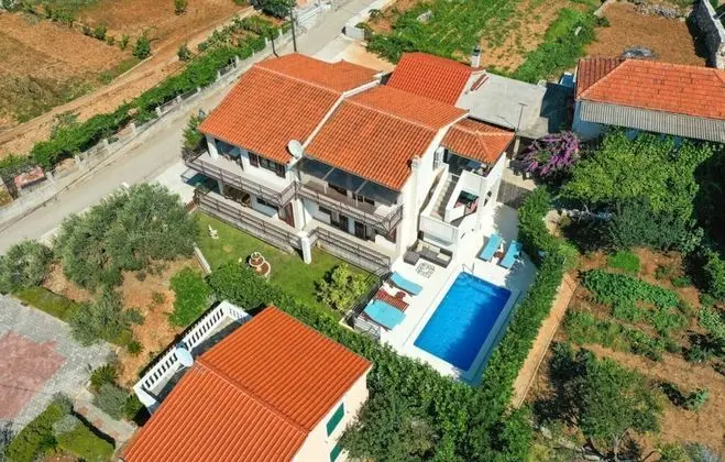 Ev (Rafaeli - with pool - H(8))