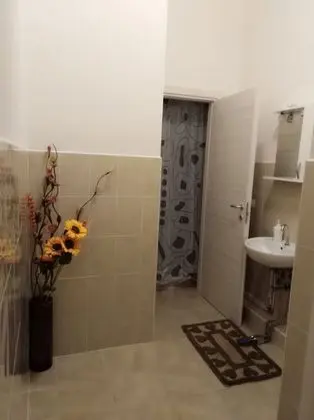 Comfort Üç Kişilik Oda, Ortak Banyo