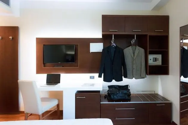 Business Tek Büyük Yataklı Oda