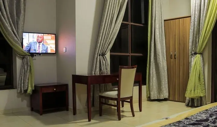 Deluxe Tek Büyük Yataklı Oda