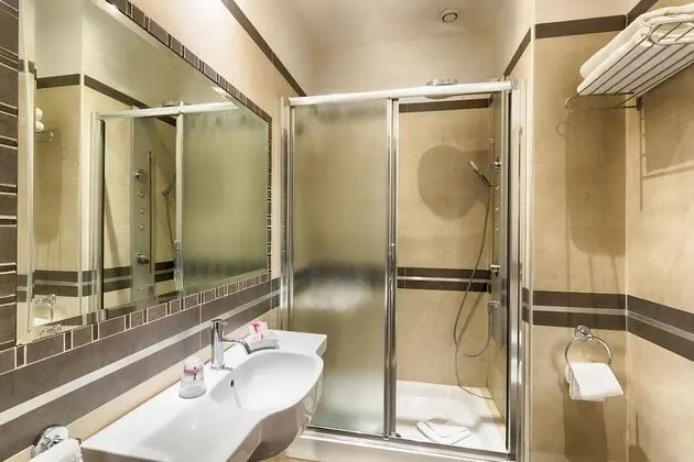 Comfort Tek Büyük veya İki Ayrı Yataklı Oda