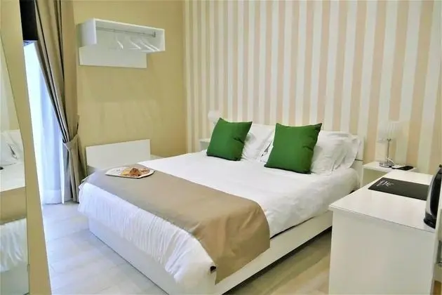 Basic Oda, 1 Büyük (Queen) Boy Yatak