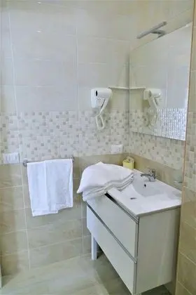 Basic Oda, 1 Büyük (Queen) Boy Yatak