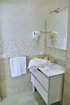 Classic Oda, 1 Büyük (Queen) Boy Yatak