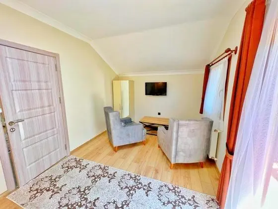 Villa, Nehir Manzaralı, Balkonlu