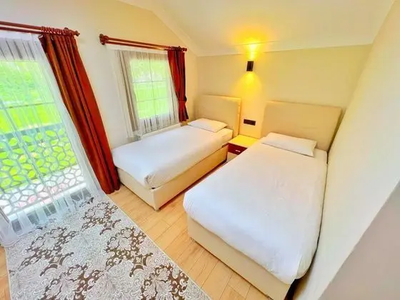 Villa, Nehir Manzaralı, Balkonlu