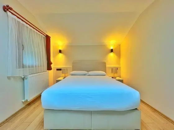 Villa, Nehir Manzaralı, Balkonlu