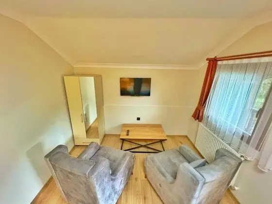 Villa, Nehir Manzaralı, Balkonlu