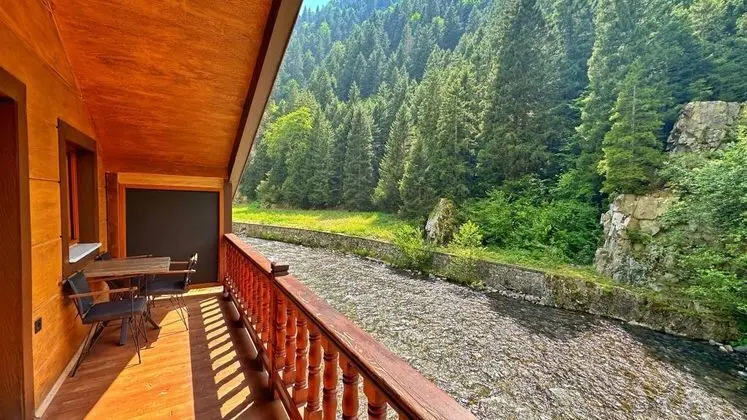 Villa, Nehir Manzaralı, Balkonlu