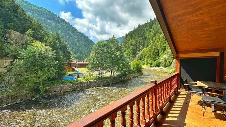 Villa, Nehir Manzaralı, Balkonlu