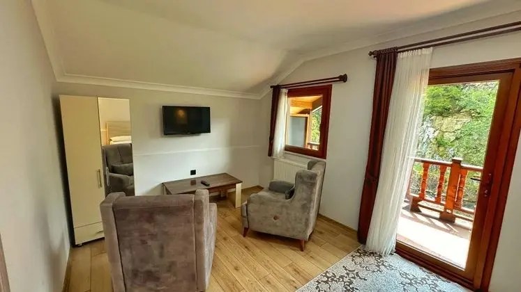 Villa, Nehir Manzaralı, Balkonlu