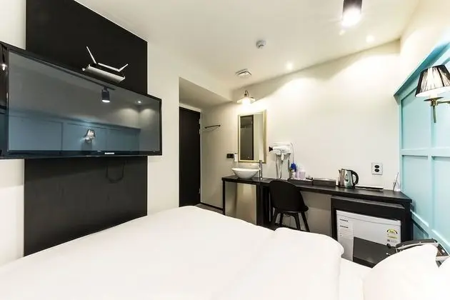 Standard Room (Check-In 9PM on Saturdays,Sundays,Public Holidays)