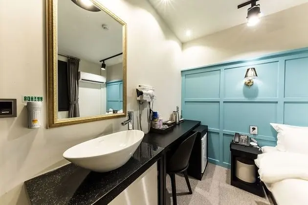 Standard Room (Check-In 9PM on Saturdays,Sundays,Public Holidays)