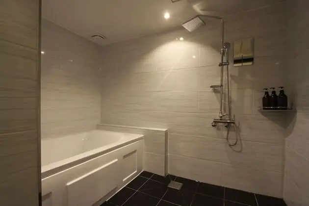Suite (Check-In 9PM on Saturdays,Sundays,Public Holidays)