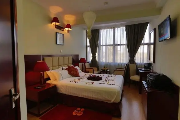 Deluxe Tek Büyük Yataklı Oda, 1 Büyük (Queen) Boy Yatak, Engellilere Uygun, Bahçe Manzaralı