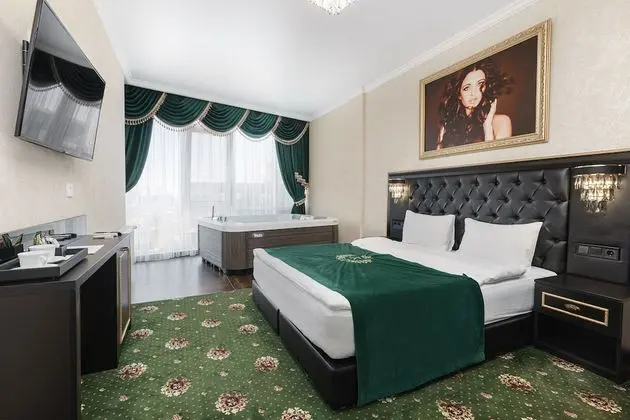 Luxury Oda