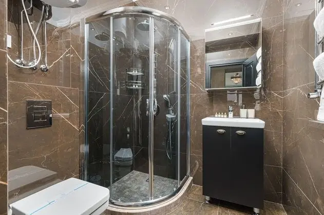 Luxury Oda