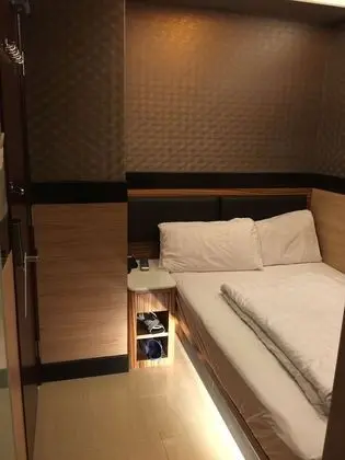 Senior Tek Büyük Yataklı Oda