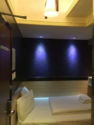 Senior Tek Büyük Yataklı Oda