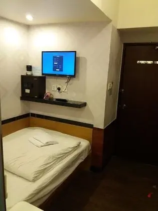 Senior Tek Büyük Yataklı Oda