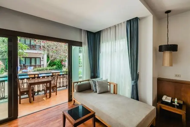 Deluxe Pool Side Room