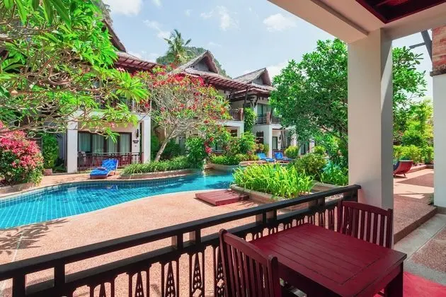 Deluxe Pool Side Room