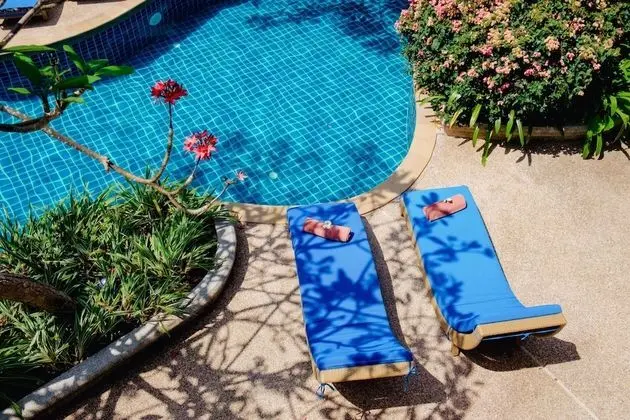 Deluxe Pool Side Room